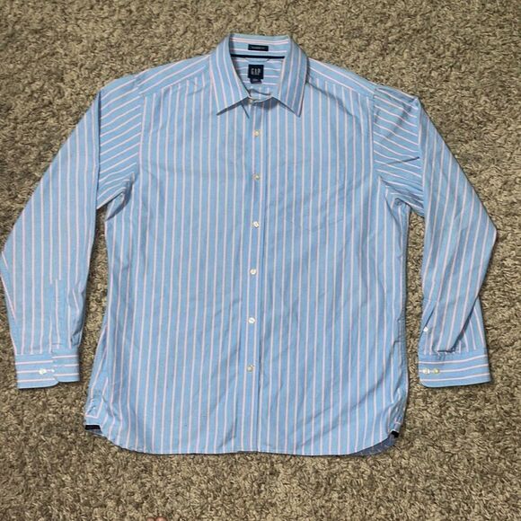 GAP Classic Fit Longsleeve Buttondown Shirt - Picture 1 of 6
